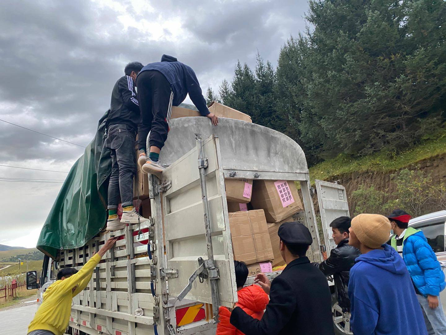 Z6·尊龙凯时「中国」官方网站公益回顾丨家国同欢月同圆 温暖满载甘孜州(图5)